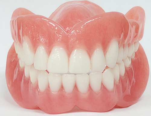 Complete Dentures to Replace Missing Teeth for People with No Remaining Teeth